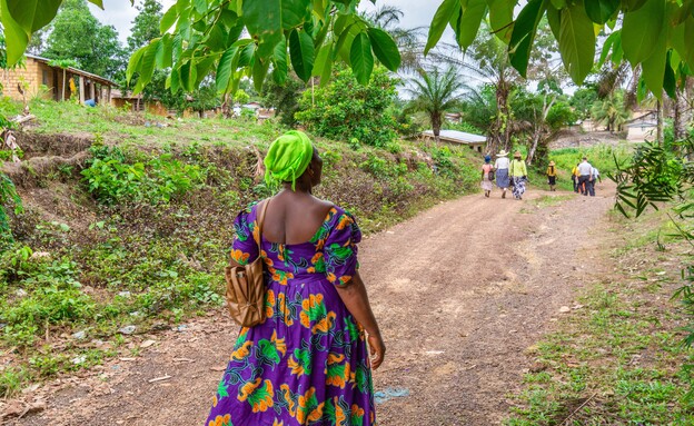 ליבריה טבע אישה  (צילום: Dan_Manila, shutterstock)