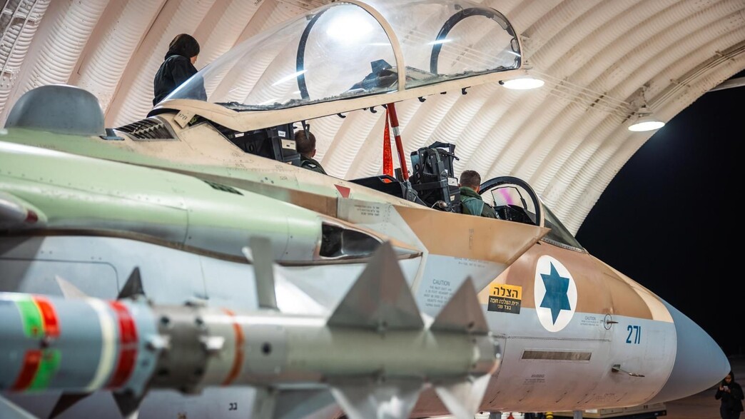 מטוס קרב של חיל האוויר בליל המתקפה האיראנית מטוס קרב של חיל האוויר בליל המתקפה האיראנית