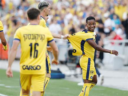 מכבי ת“א לא הפסיקה לרקוד (צילום: אלן שיבר)