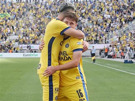 והתואר מתקרב לקריית שלום (צילום: אלן שיבר)