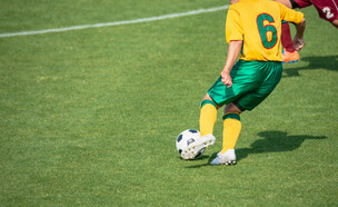 שחקן כדורגל (צילום: 123rf)