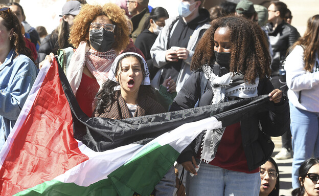 מחאות פרו פלסטיניות של סטודנטים באוניברסיטאות בארה (צילום: AP)