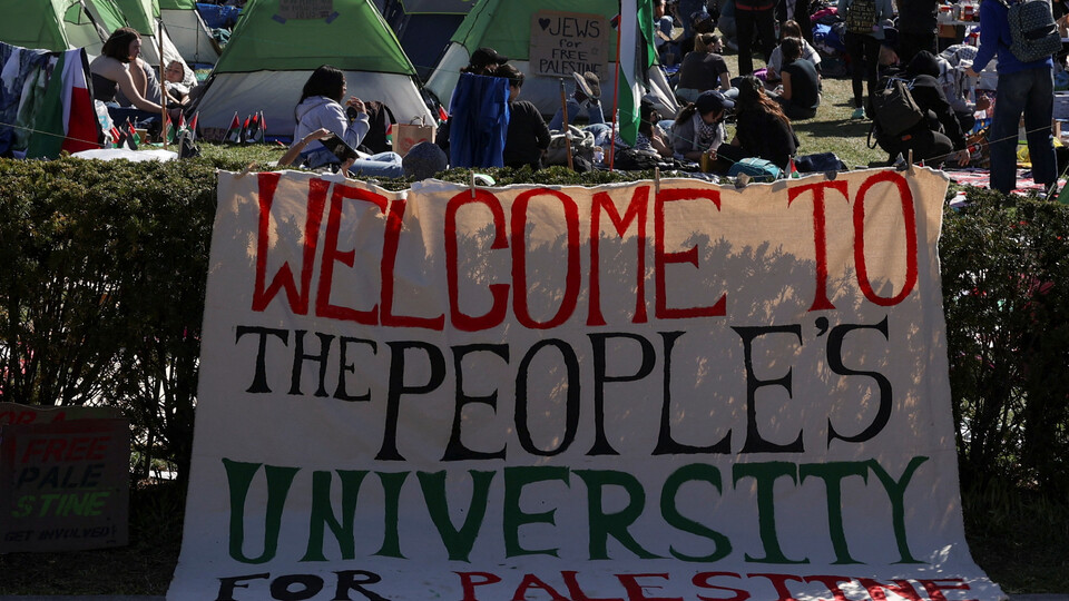 מפגינים פרו-פלסטינים באוניברסיטת קולומביה (צילום: רויטרס)