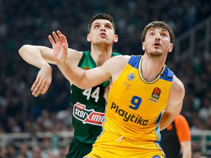 המשחק היה צמוד בפתיחה (GETTY)