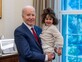 אביגיל מחייכת בזרועות הנשיא ביידן: תמונות מהפגישה בבית הלבן