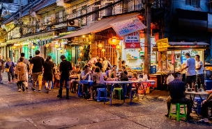 אוכל רחוב תאילנד (צילום: MC_Noppadol, shutterstock)