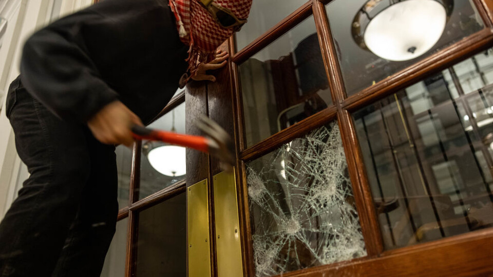 מחאות פרו פלסטיניות אלימות באוניברסיטת קולומביה (צילום: AFP)