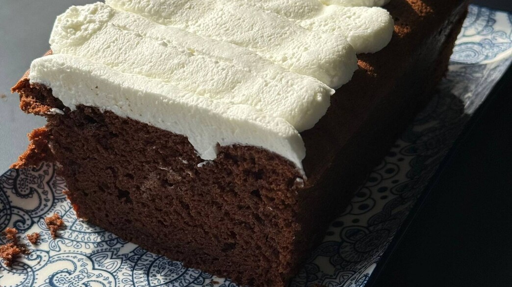 עוגת שוקולד אוורירית וקצפת