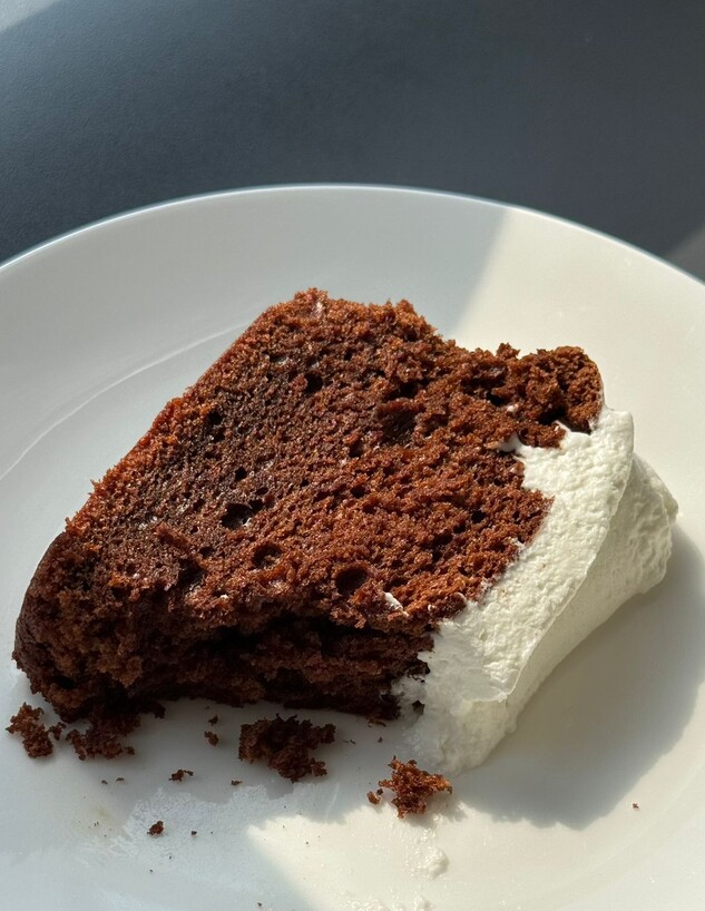עוגת שוקולד סופר אוורירית עם קצפת - מינוס ביס