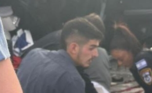 טיפול בשר בן גביר לאחר שרכבו התהפך (צילום: לפי סעיף 27 א')