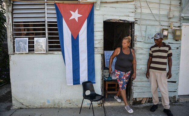 תושבים קיימנרה מפרץ גואנטמנו קובה (צילום: YAMIL LAGE, getty images)