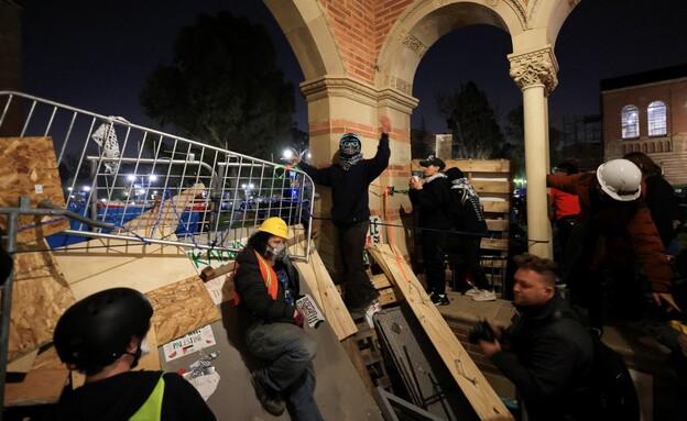ההפגנות הפרו-פלסטיניות באוניברסיטת UCLA (צילום: Reuters)