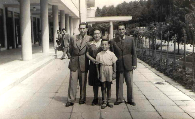 יוסף (ריכי) רינגוולד עם אימו ואחיו לפני המלחמה