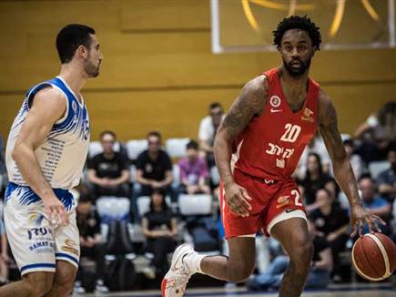 בדרך לניצחון חשוב בקרב הצמרת (צילום: עודד קרני)