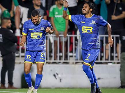 פרדי ורגאס כבש כבר בדקה ה-2, במה שהסתבר להיות הרגע שיעיר את מכבי חיפה (מאור אלקסלסי)