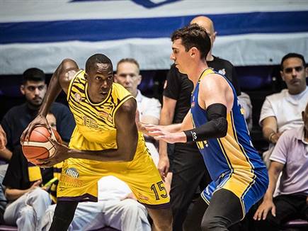 חולון ניצלה את ההזדמנות (עודד קרני)