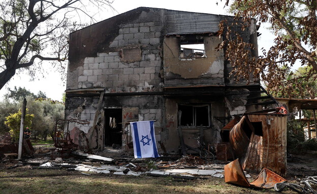 בית שנשרף ע"י מחבלים במתקפה על קיבוץ בארי (צילום: רויטרס)