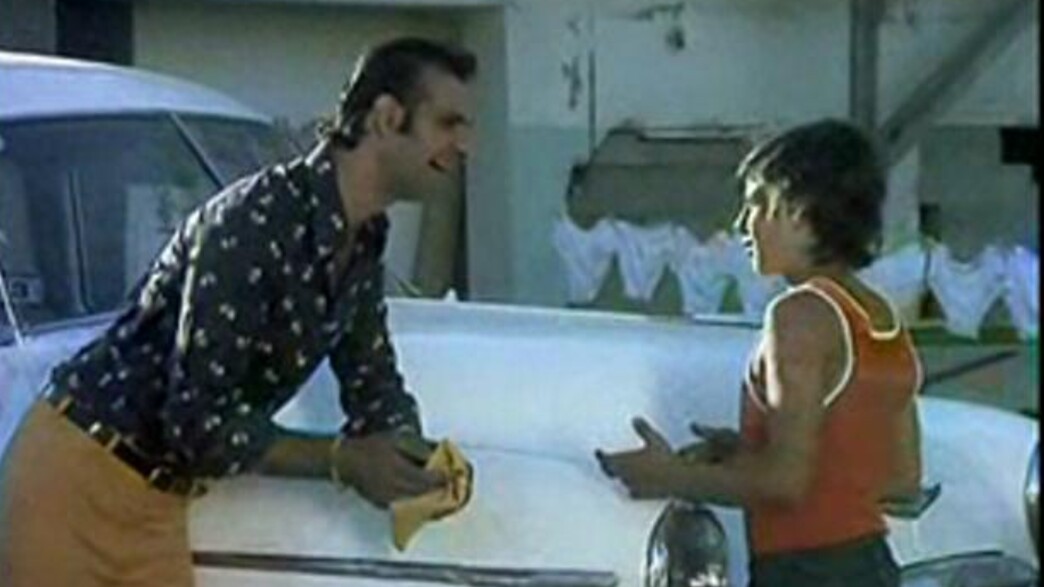 מיקו וששון גבאי בסצנה מתוך צ'רלי וחצי