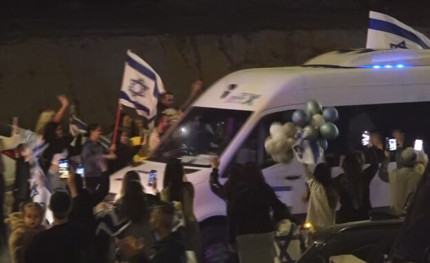 מקבלים את פניהם של 14 חטופים ישראלים נמצאים בישראל