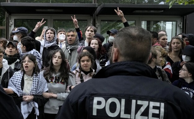 מחאות פרו-פלסטיניות באוניברסיטה בברלין (צילום: AP)