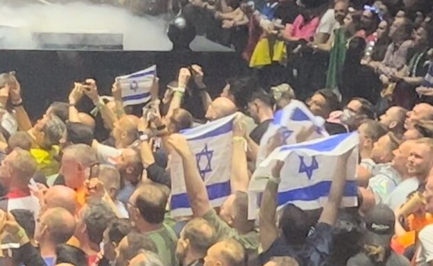 דגלי ישראל בקהל האירוויזיון (צילום: מיקי ישראלי)