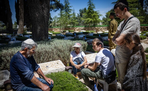 יום הזיכרון לחללי מערכות ישראל פועולות האיבה (צילום: יונתן זינדל, פלאש 90)