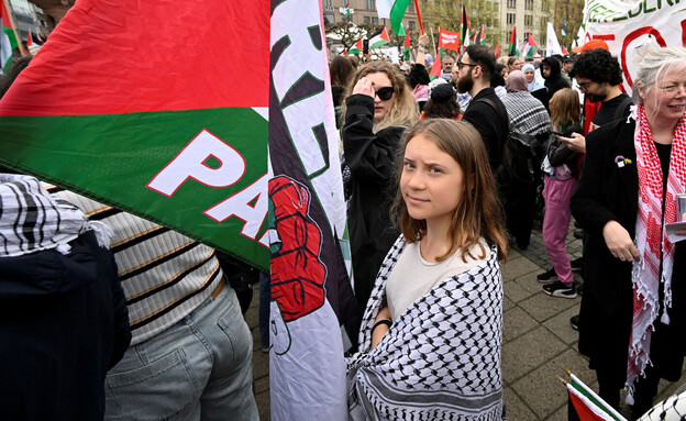גרטה טונברי בהפגנה נגד ישראל במאלמו (צילום: reuters)