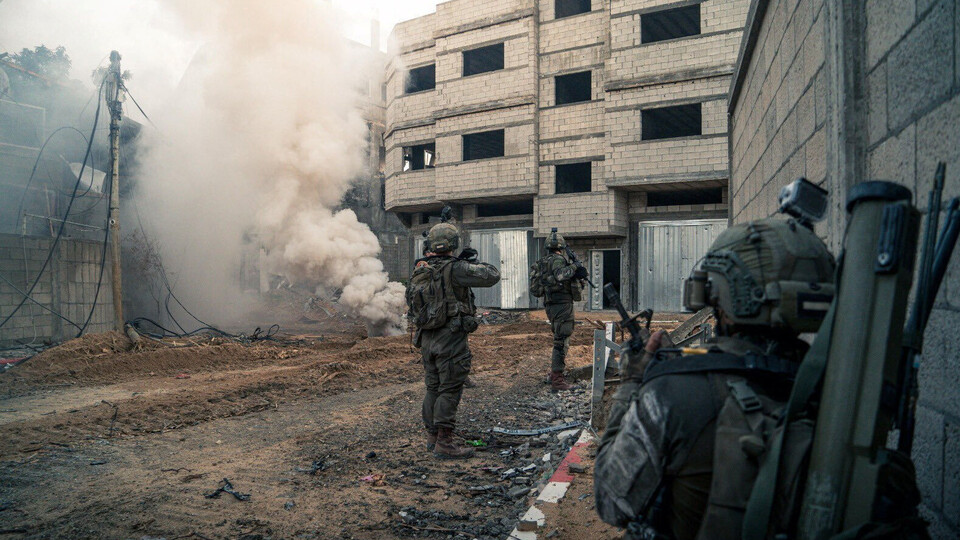 כוחות צה"ל פועלים בתוך רצועת עזה (צילום: רויטרס)