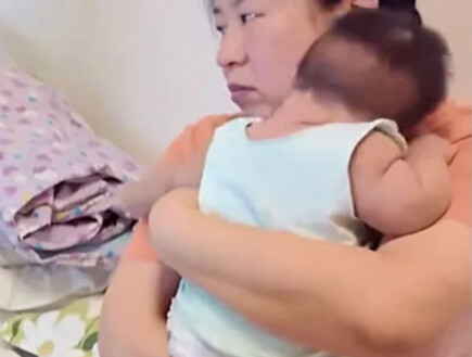 סין: בני זוג נטשו את תינוקם אצל האומנת - וברחו עם כל חסכונותיה