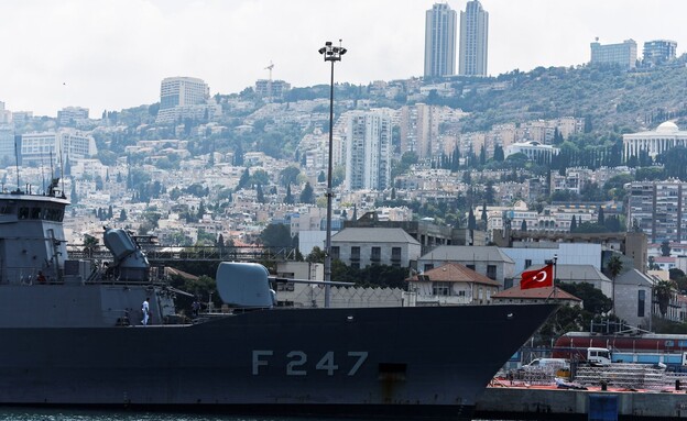 ספינה עם דגל טורקיה עוגנת בנמל חיפה, ב-2022 (צילום: רויטרס)