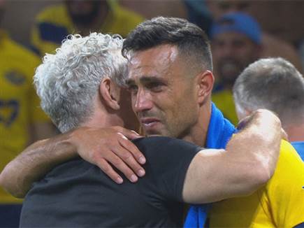 ולא עצר את הדמעות בסיום