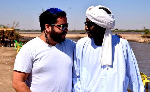אבי גולד על נהר הנילוס בסודן (צילום: עמוד האינסטגרם avigold100)