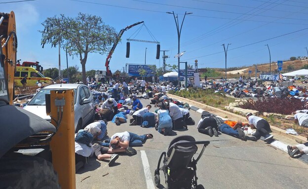 אזעקה בעוטף בזמן צעדה למען התיישבות בעזה (צילום: לפי סעיף 27א' לחוק זכויות יוצרים)