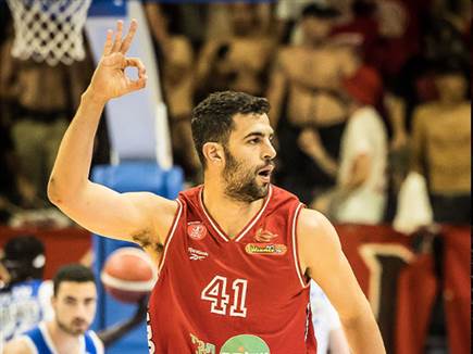 תומר גינת קלע שלשה גדולה בקלאץ` (עודד קרני)