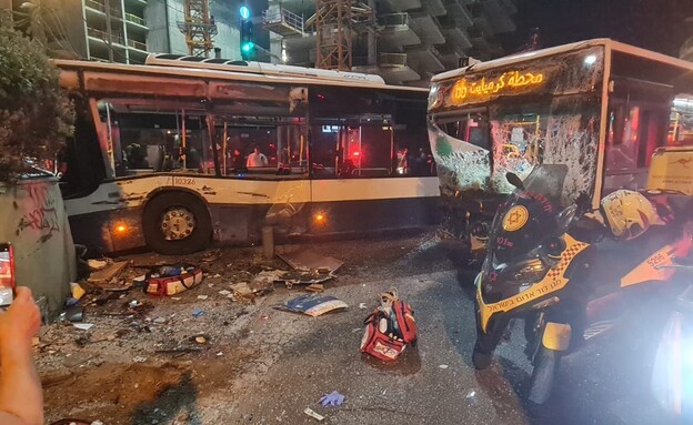 תאונת אוטובוסים בתל אביב (צילום: מד"א)