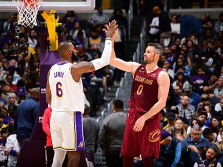 דורש הסתגלות (Adam Pantozzi/NBAE via Getty Images) (צילום: ספורט 5)