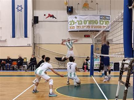 (באדיבות זאב גולדשמיט, ומועדון הפועל כפר סבא)