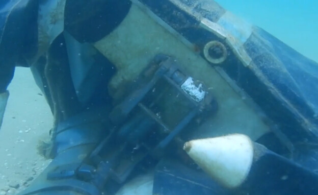אמצעי לחימה של חמאס שנמצאו בים אחרי המתקפה ב-7 באוקטובר (צילום: דובר צה
