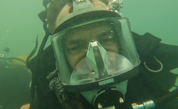 דני קושמרו בצלילה עם יחידת הילת"ם בים המלח (צילום: זיו ביניונסקי, החדשות 12)