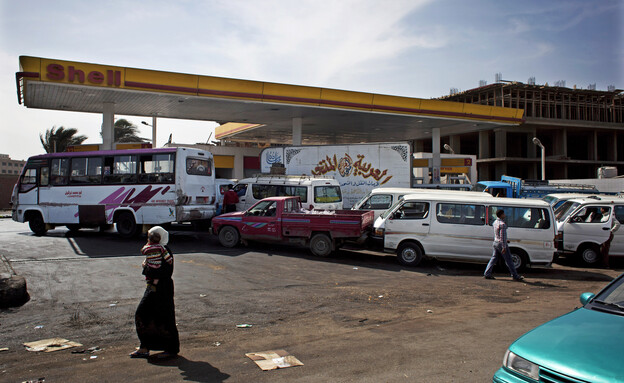 תחנת דלק במצרים (צילום: AP)