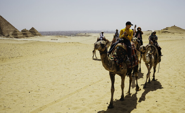 תיירים סינים מצרים (צילום: rudi_suardi, shutterstock)