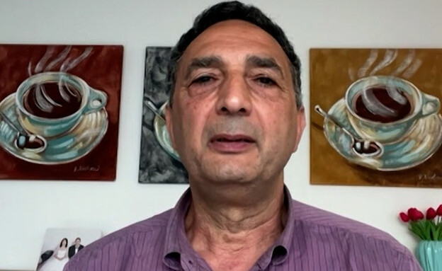 אמנון אוחנה שתלש סטיקר נגד ישראל - והותקף