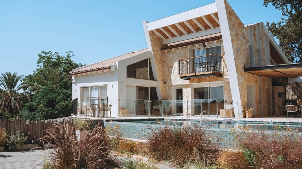 ריזורט רום אמירים וילה חצר ריזורט רום אמירים וילה חצר