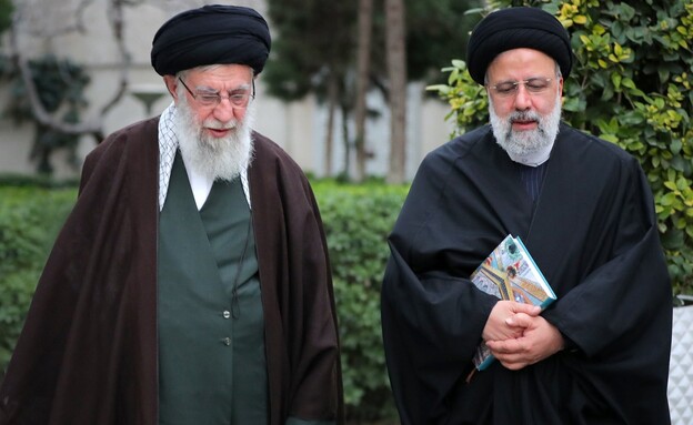 נשיא איראן לשעבר ראיסי עם המנהיג ח'אמנאי