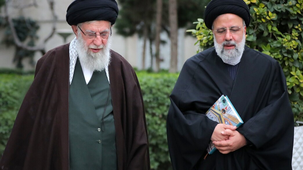 נשיא איראן לשעבר ראיסי עם המנהיג ח'אמנאי נשיא איראן לשעבר ראיסי עם המנהיג ח'אמנאי