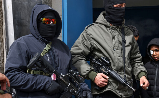 מחבלים חמושים (צילום: ZAIN JAAFAR/AFP via Getty Images)