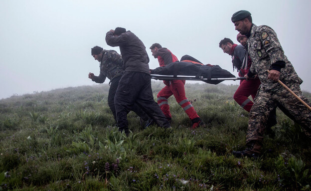פינוי גופתו של נשיא איראן ראיסי שנהרג בהתרסקות פינוי גופתו של נשיא איראן ראיסי שנהרג בהתרסקות