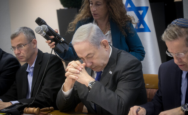 ראש הממשלה נתניהו בישיבת ממשלה בקריה בתל אביב (צילום: מרים אלסטר, פלאש 90)