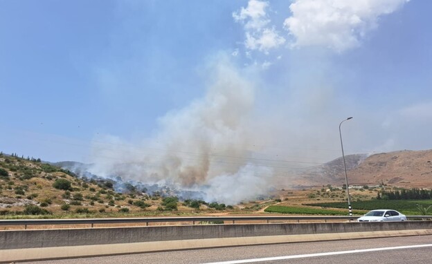 שריפות בעקבות מטח הטילים בגליל (צילום: TPS)