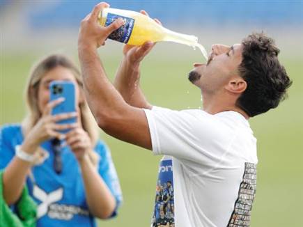 הבירה נשפכת כמו מים (אלן שיבר)